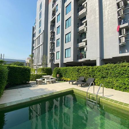 Roomquest Bangkok Sukhumvit 107 Самутпракан Экстерьер фото